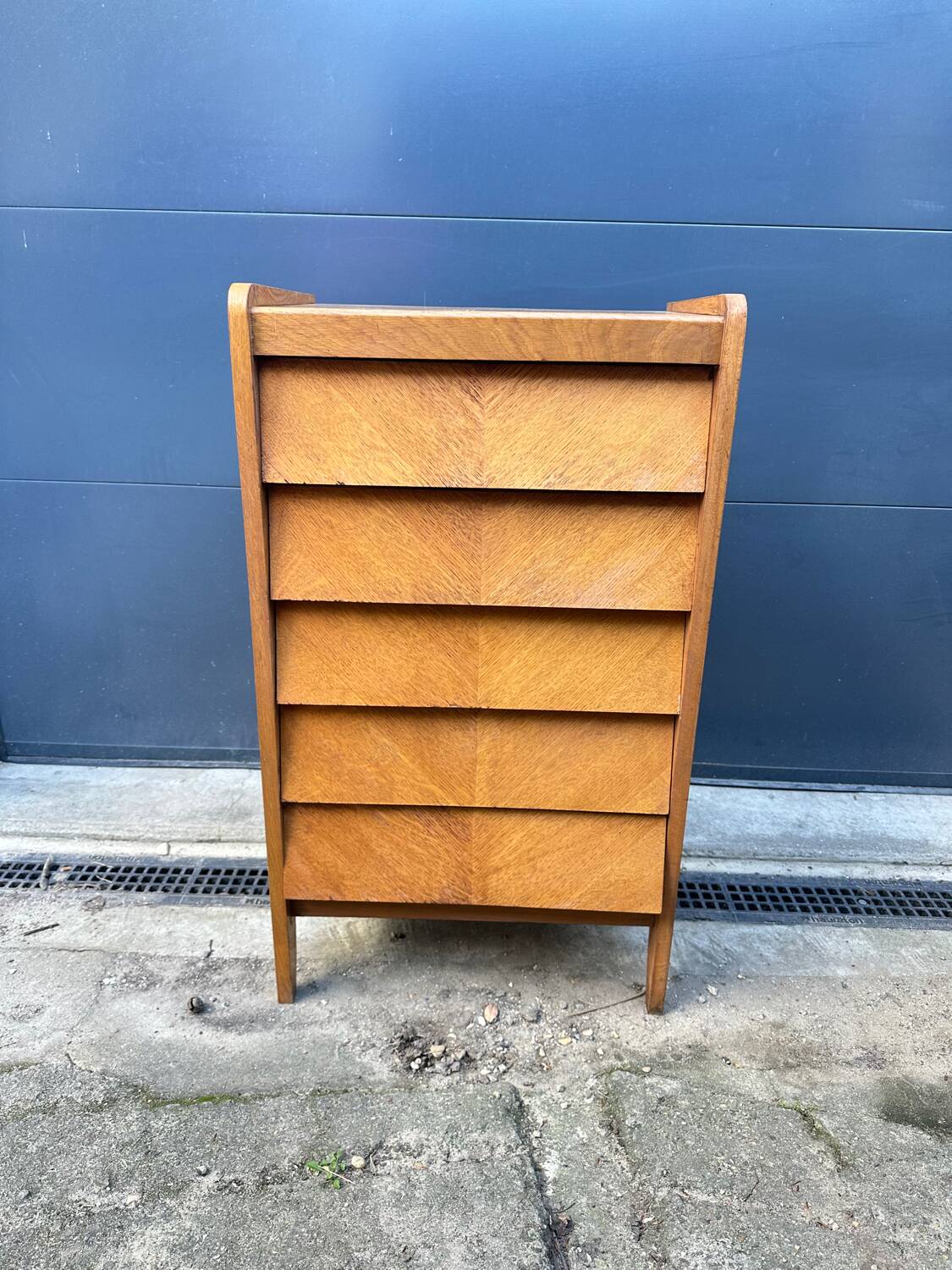 Antique chest of drawers
