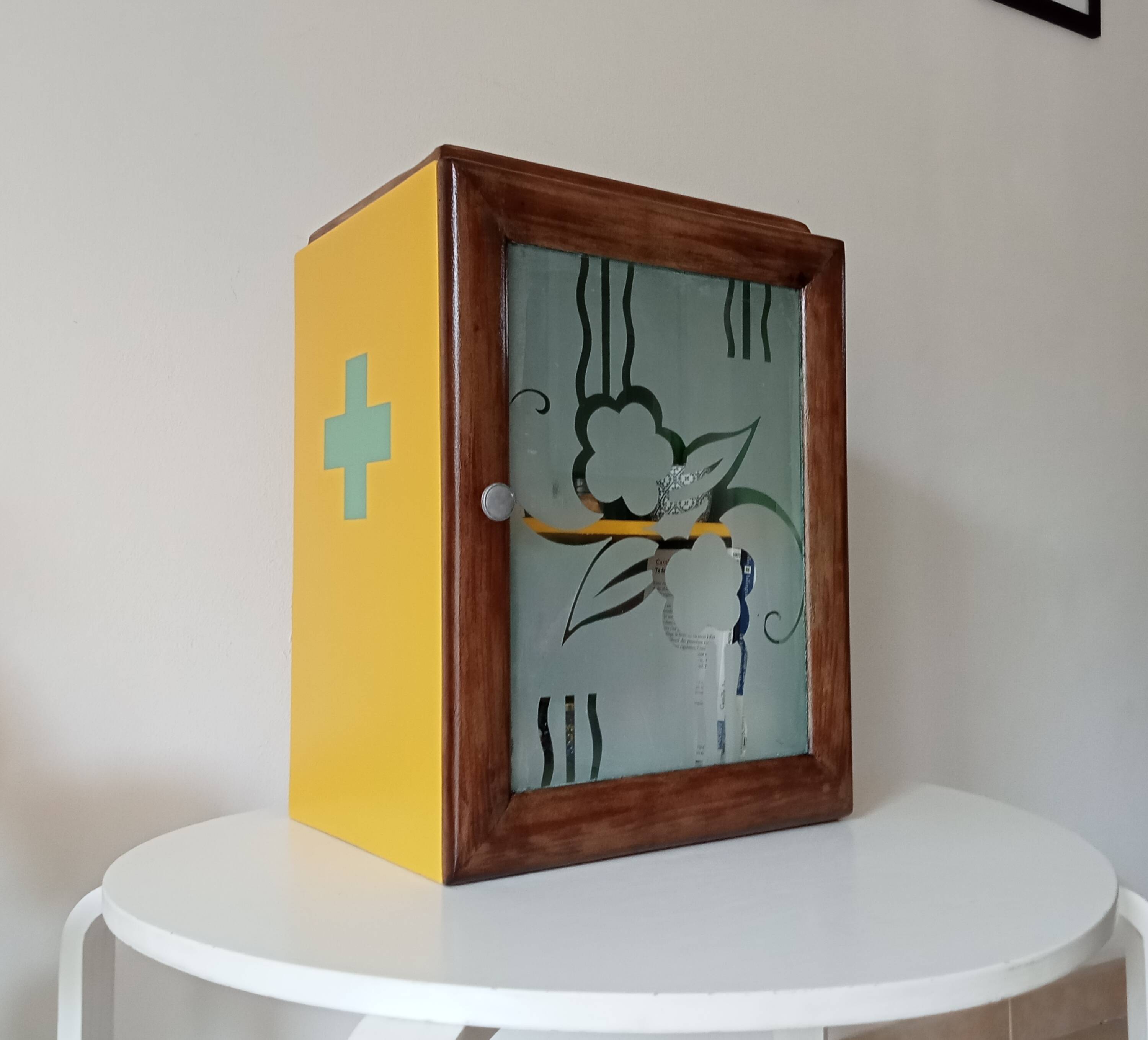 Vintage medicine cabinet 50s/60s