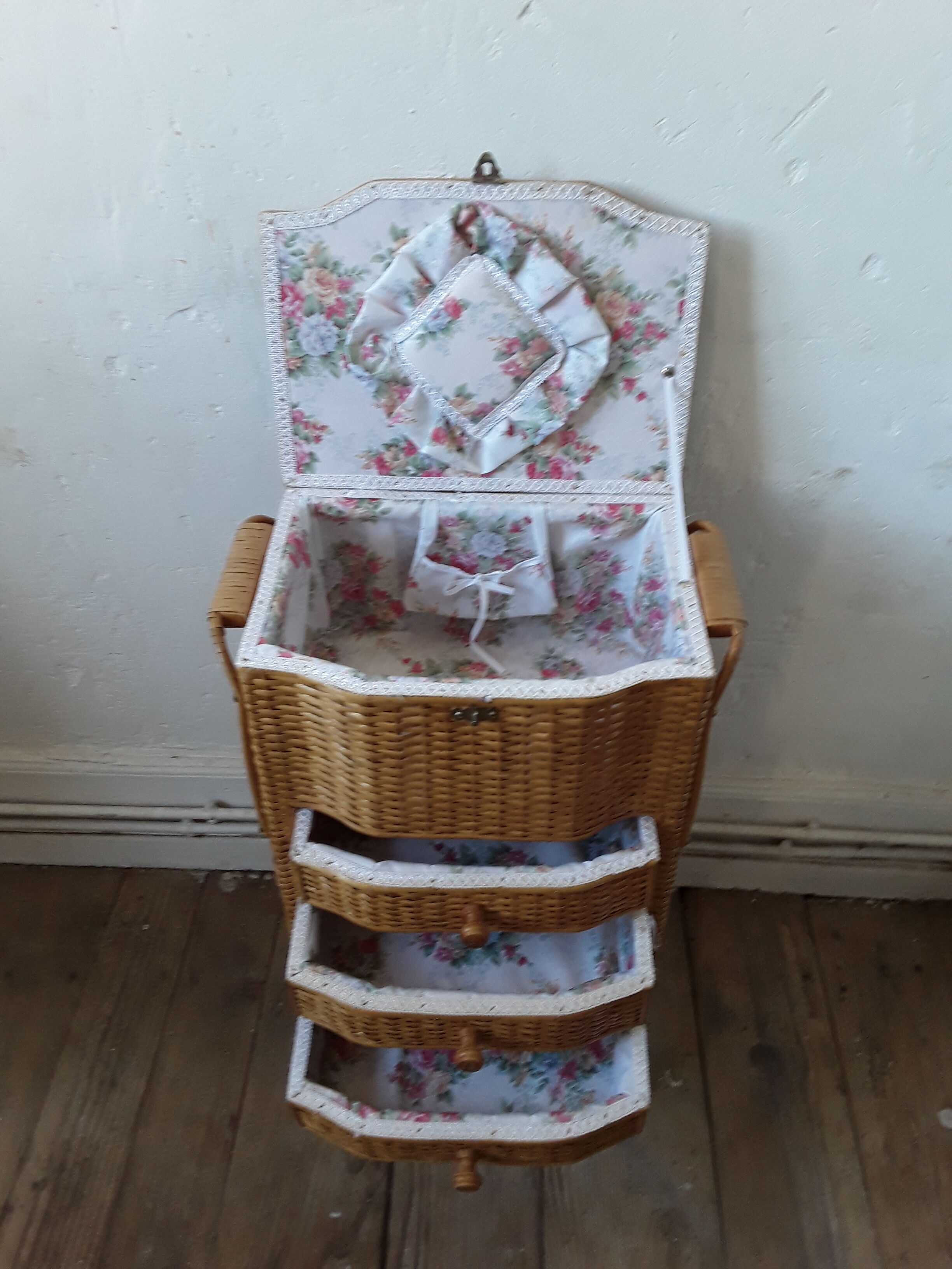 Vintage rattan chest of drawers 60s