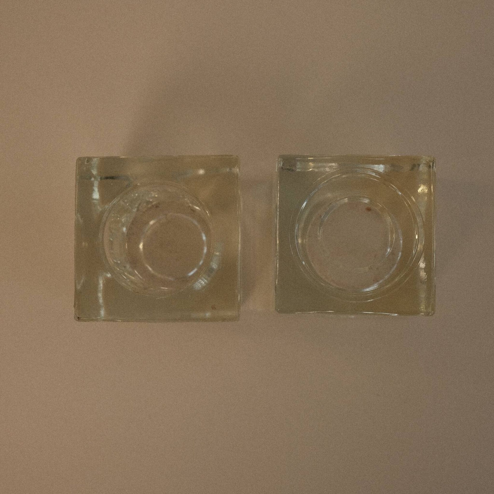 Paire de bougeoirs carrés en verre