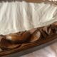 Ancien miroir ovale biseauté en bois sculpté - 69 cm