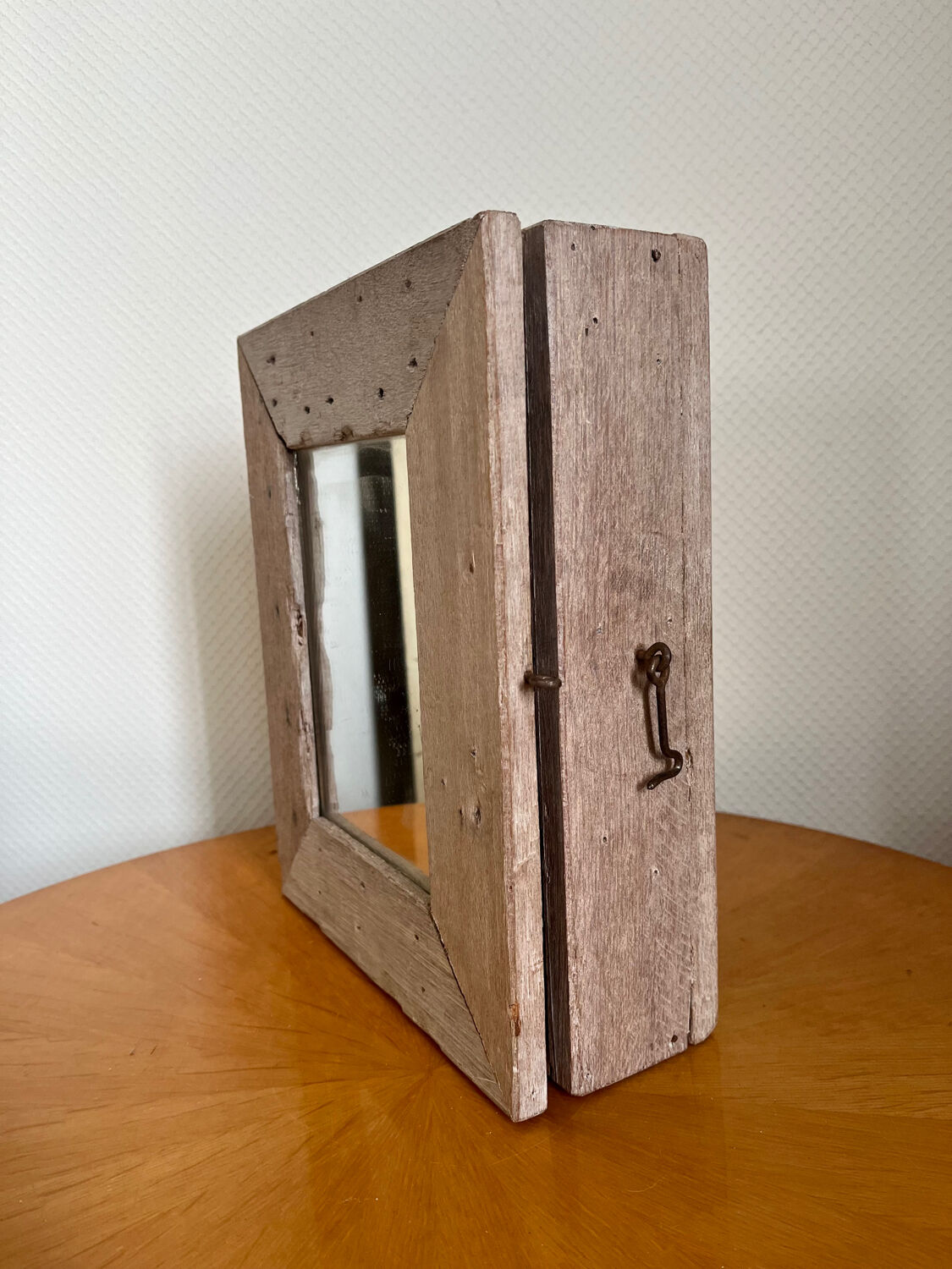 Boîte à clés vintage en bois