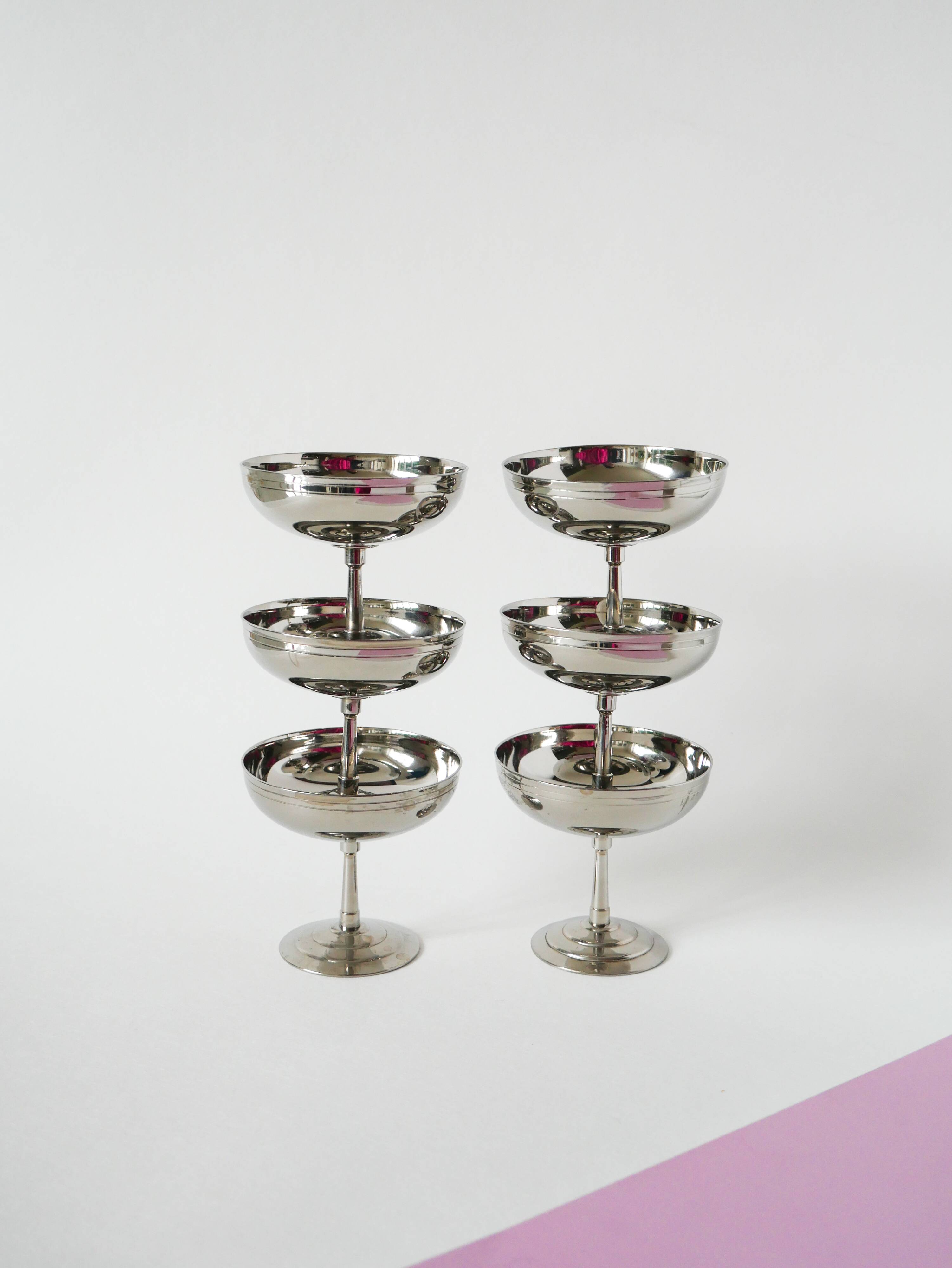 Set of 6 stainless steel bowls with fine feet, Design, 1970