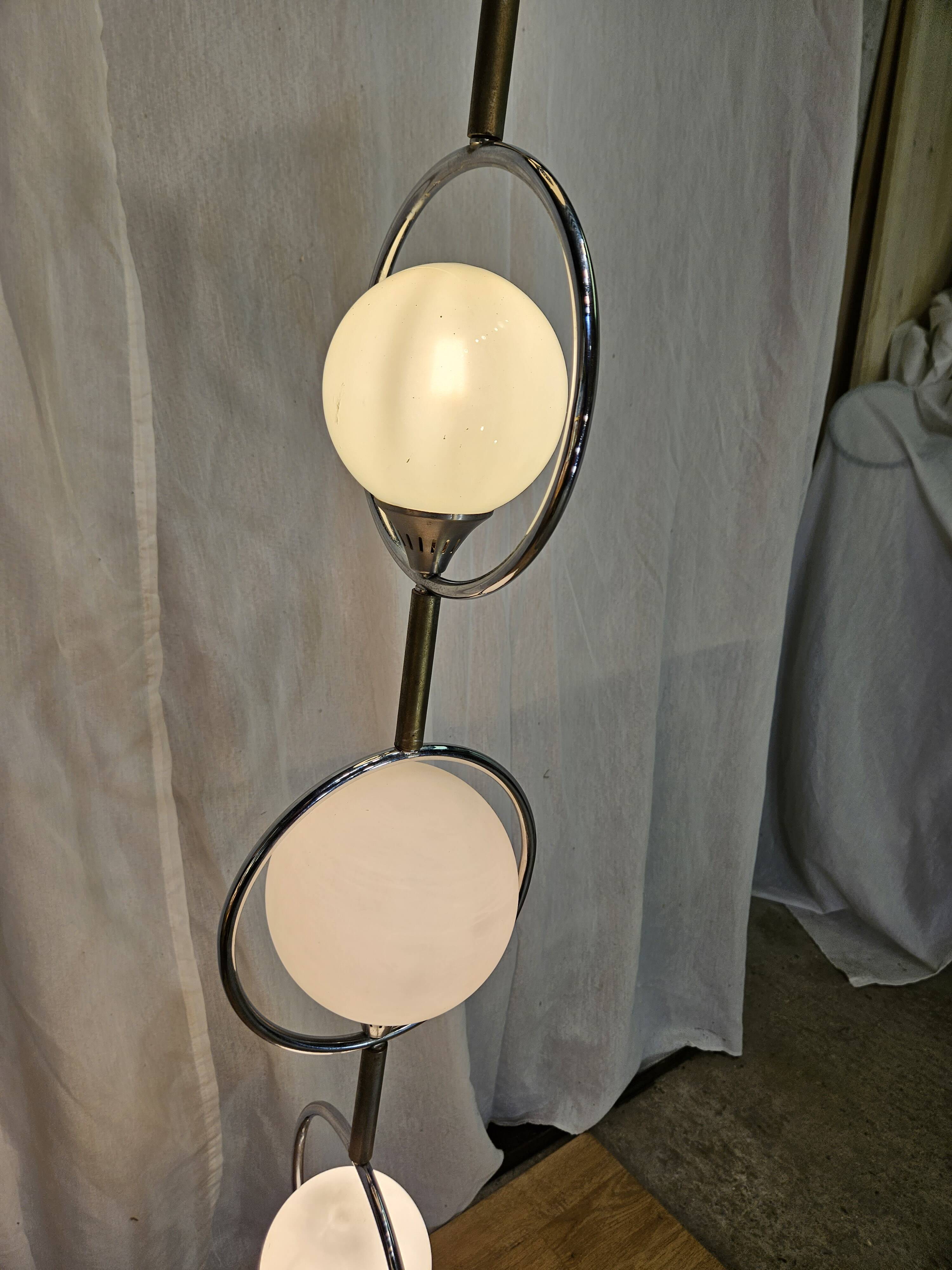 Italian design globe floor lamp 1970