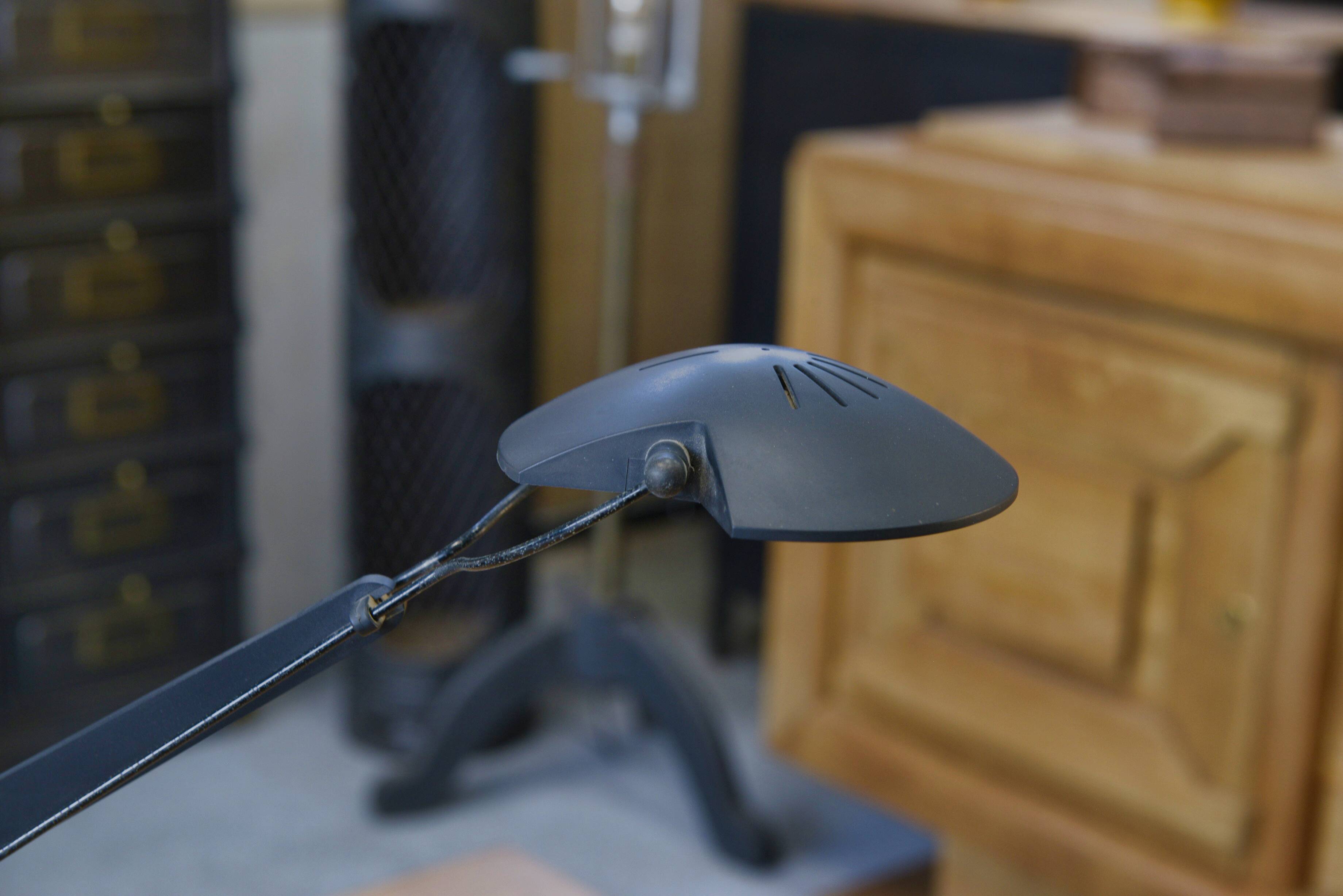 Vintage desk lamp model Lisa Italian design Guiseppe Cardile for Valenti