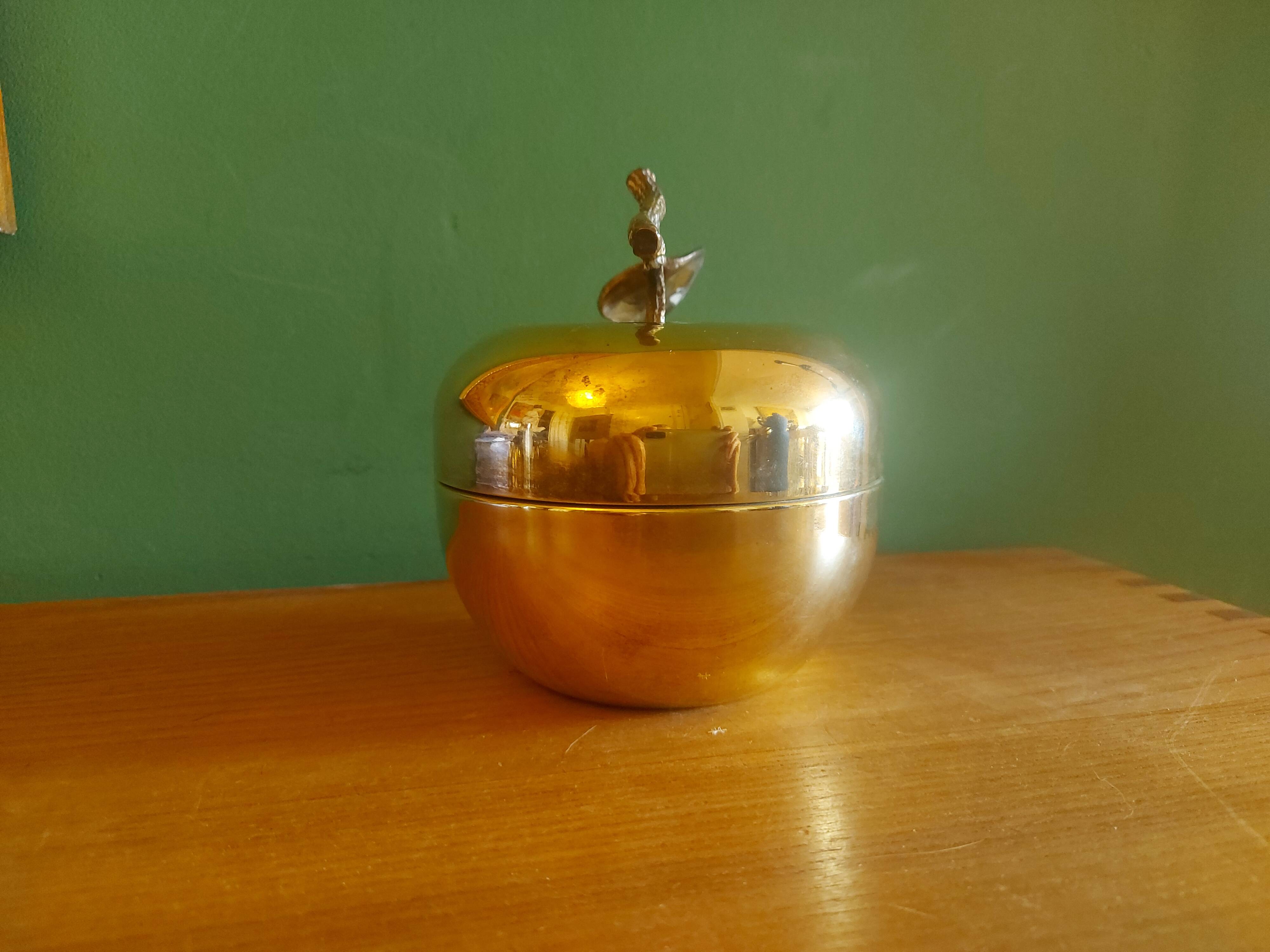 Apple-shaped brass tidy