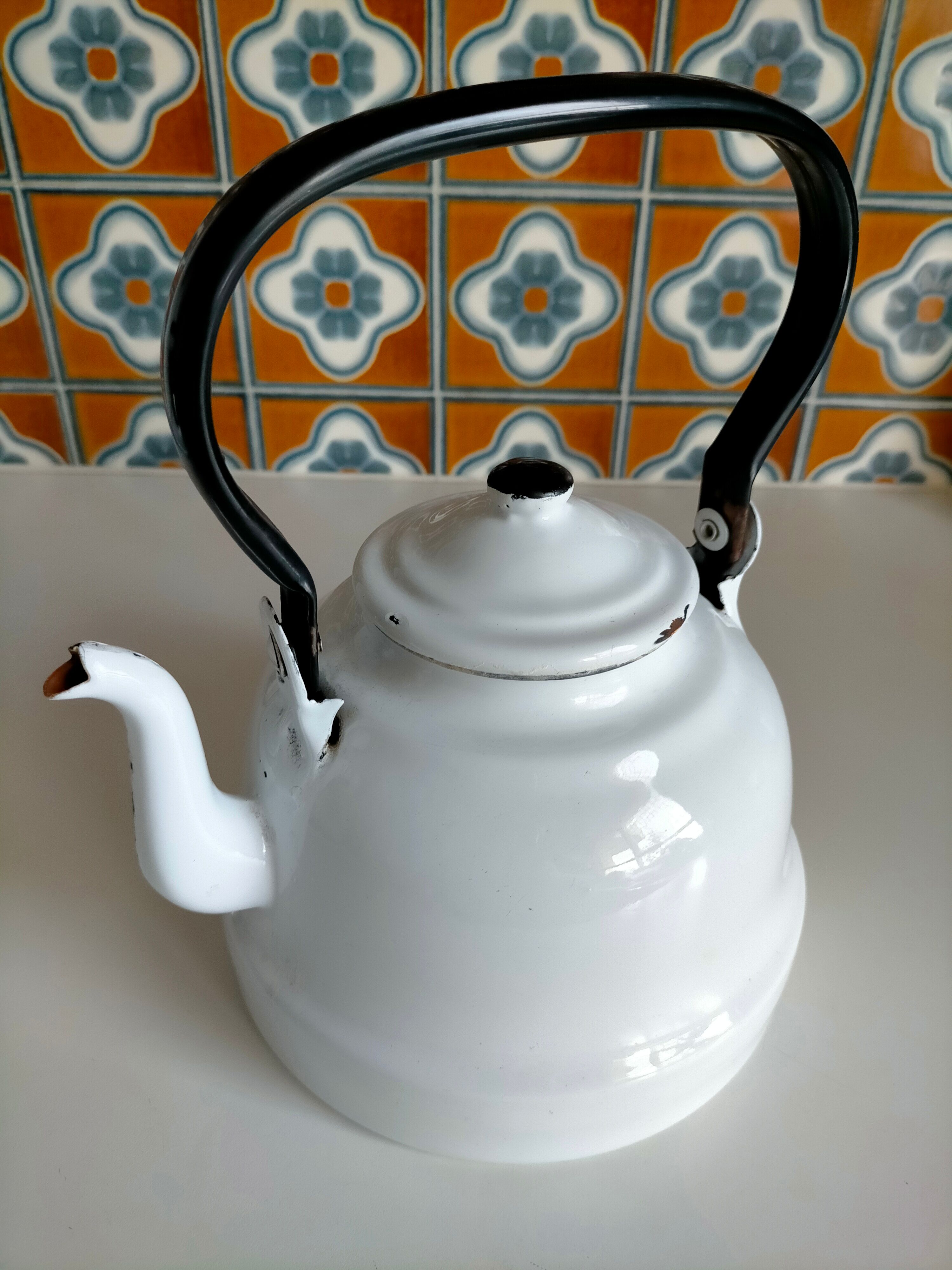 Enamelled kettle