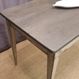 Table de ferme 131 cm en chêne massif pieds fuselés XIXe.