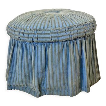 Pouf upholstered in blue velvet nineteenth century