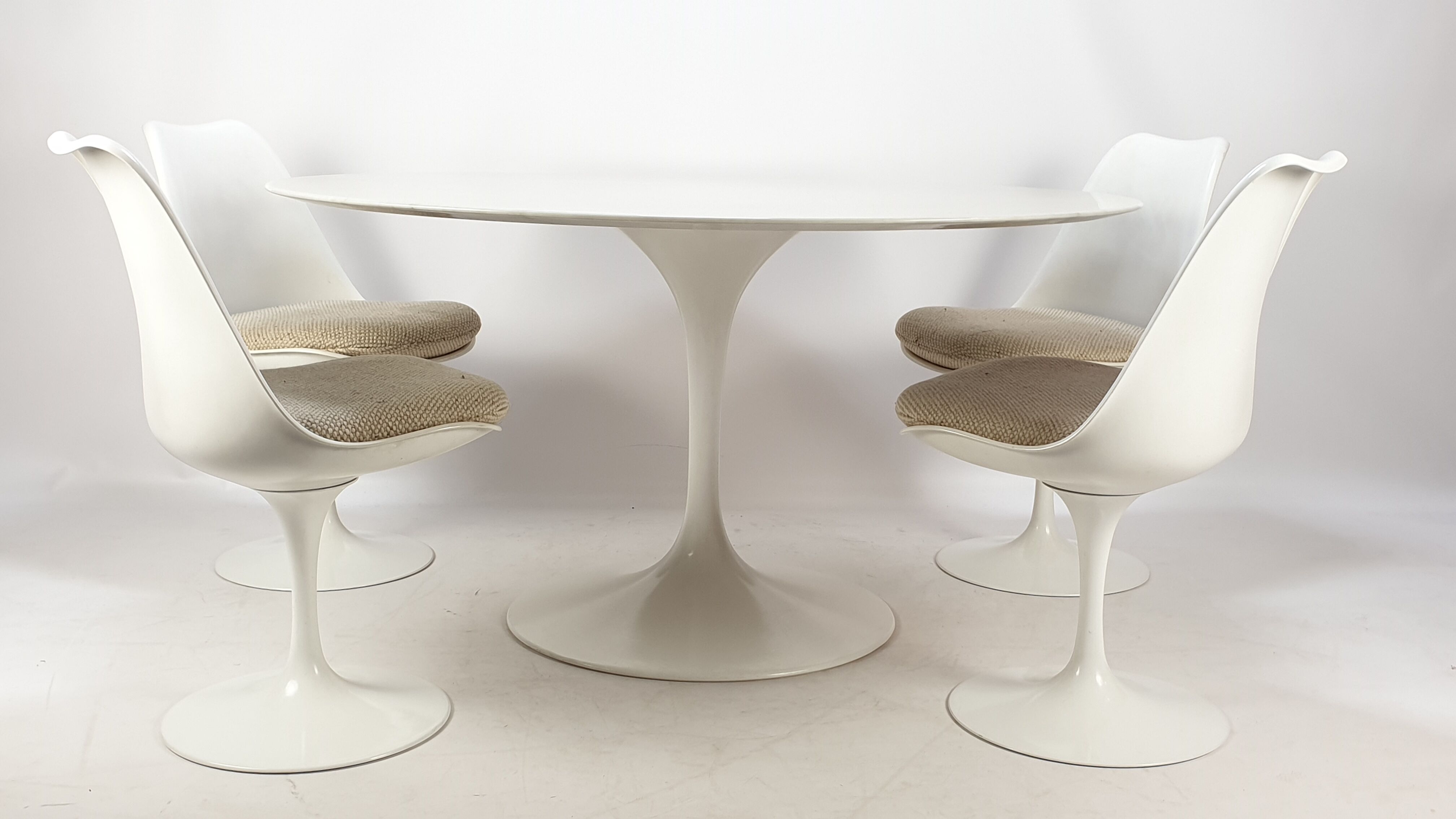Tulip dining set by Eero Saarinen for Knoll, 1960