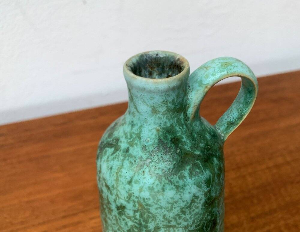 Minimalist ceramic vase carafe from the East German studio GDR by Kerstin and Ralf Unterstab for Kunsttöpferei Unterstab KTU, 1960s.