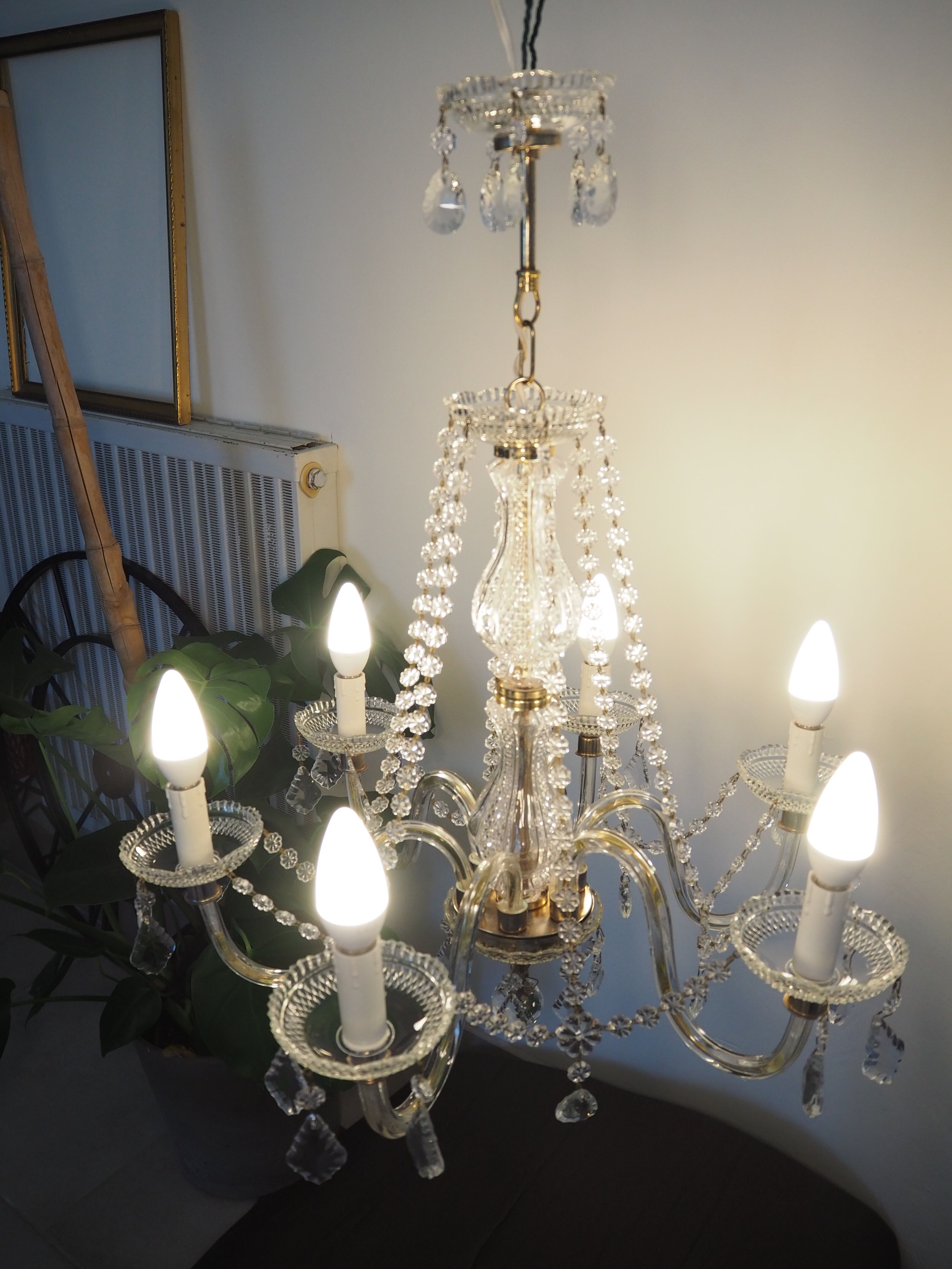 6-light chandelier with tassels
