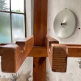 Patère wears pine coat 70