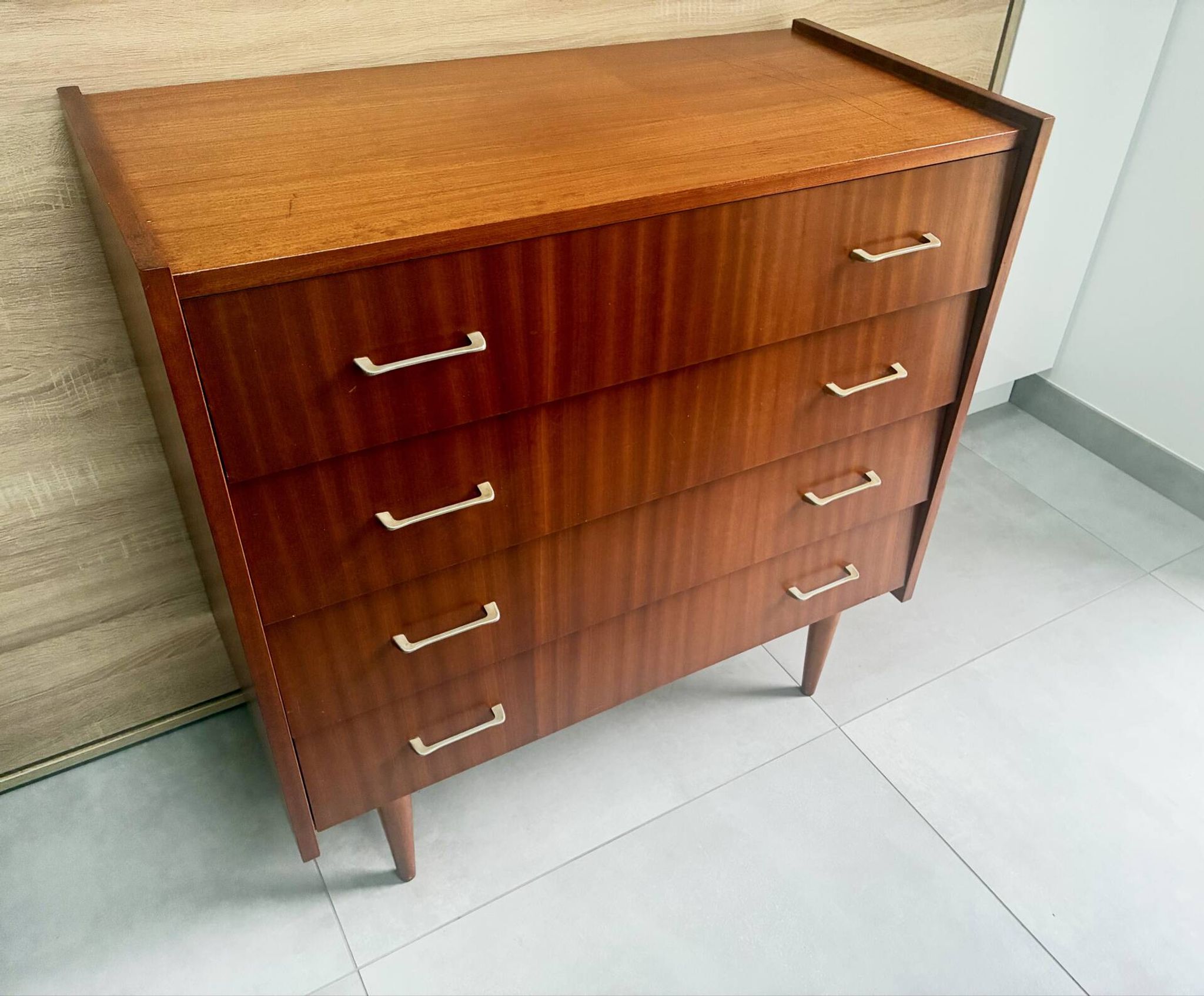 Vintage teak chest of drawers with 4 drawers from the 1960s.