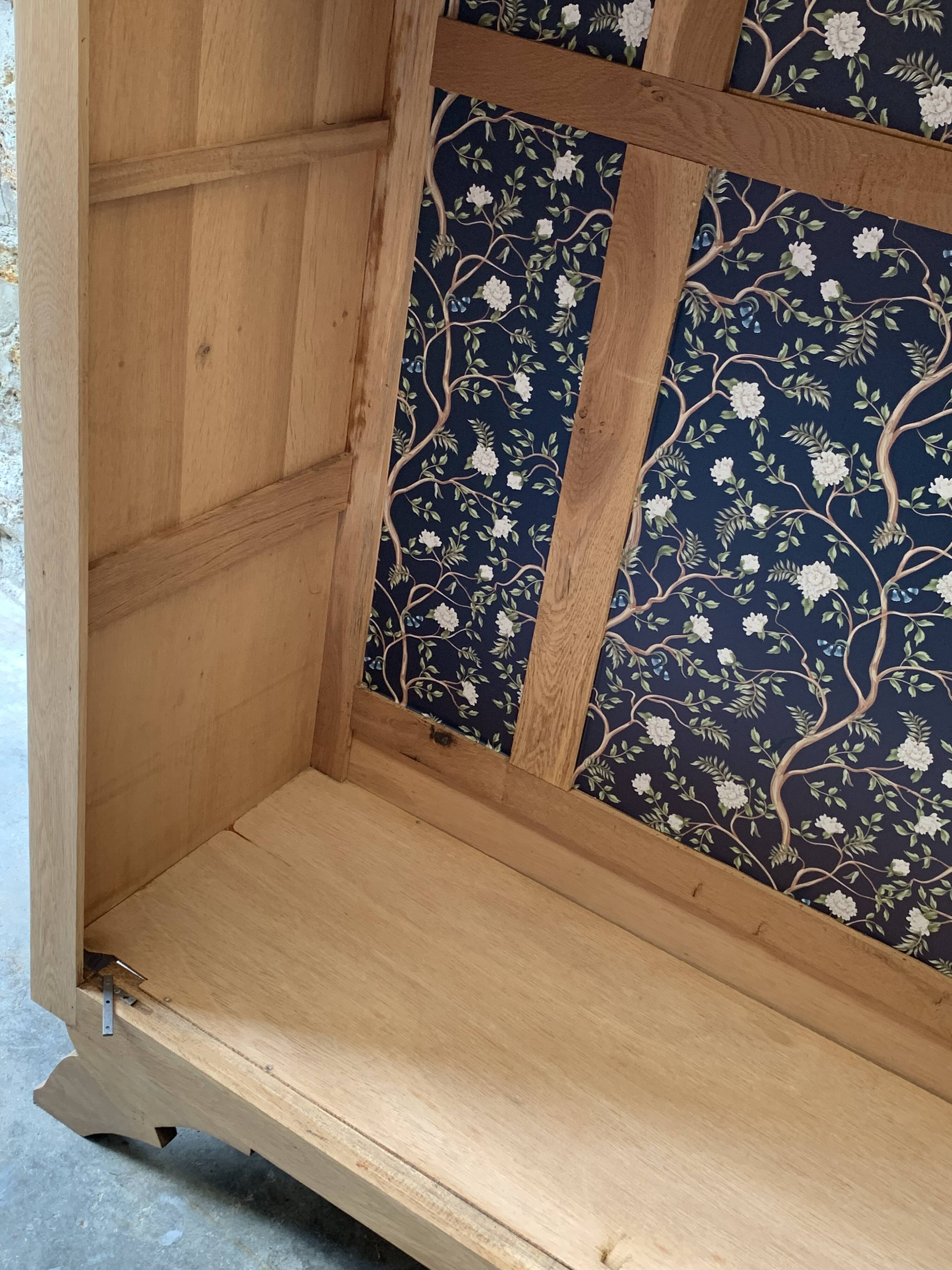 Parisian glass cabinet from La Samaritaine, 1960