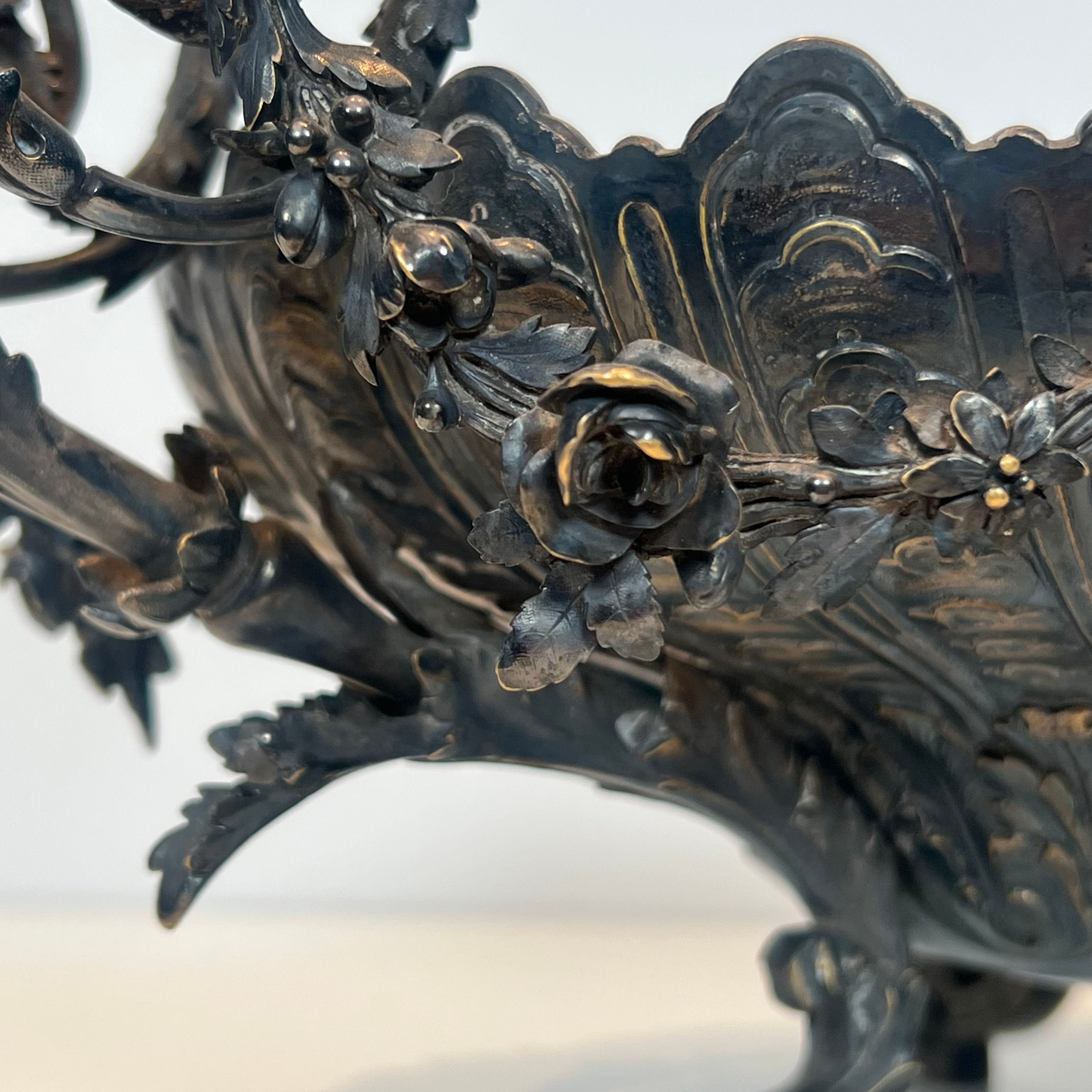 Especially a silver-plated metal table with engraving, signed.