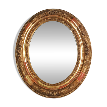 Antique oval mirror with original stucco and gilt wood frame, 37x31 cm. Beautiful patina.