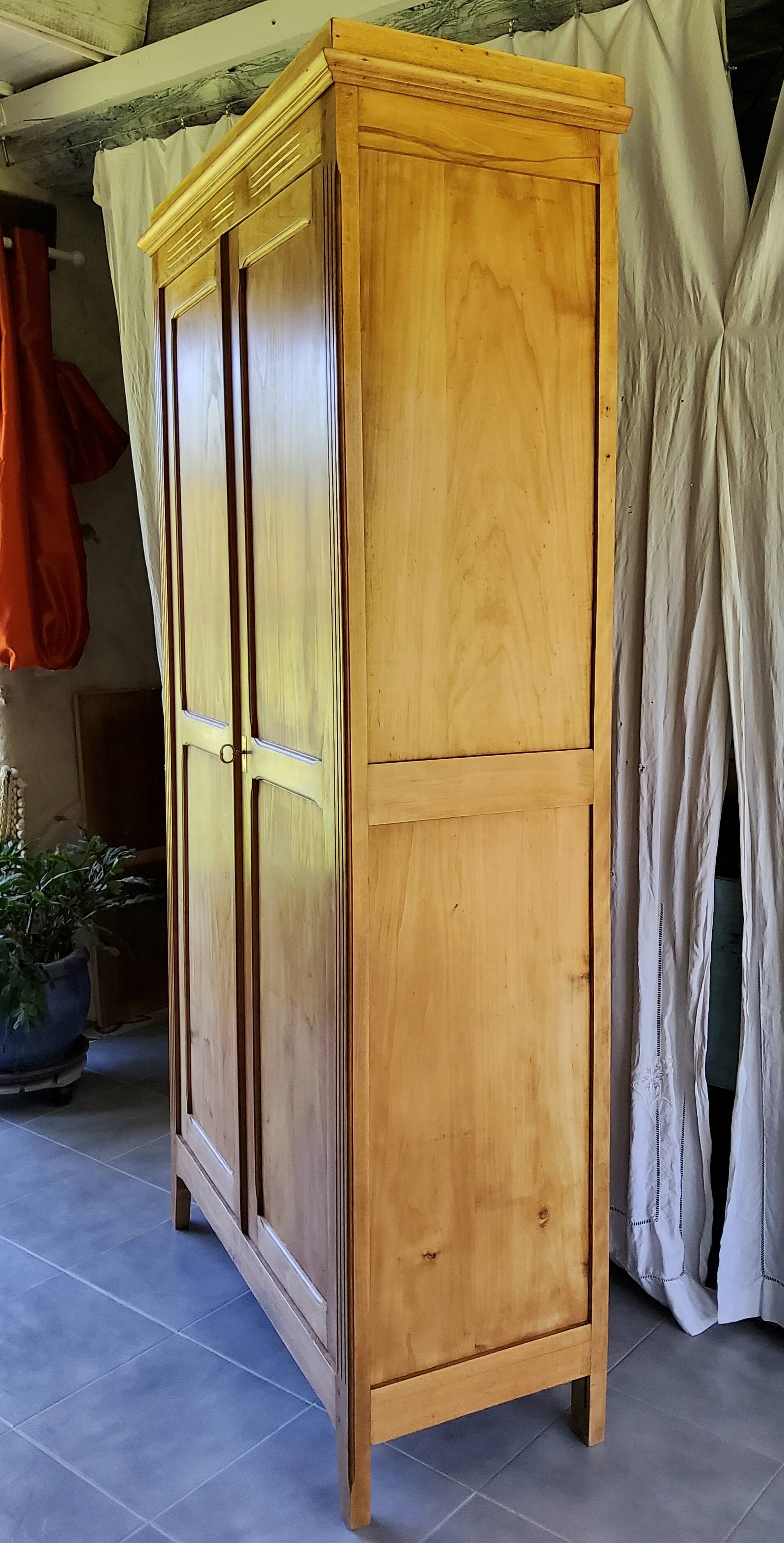 Armoire parisienne