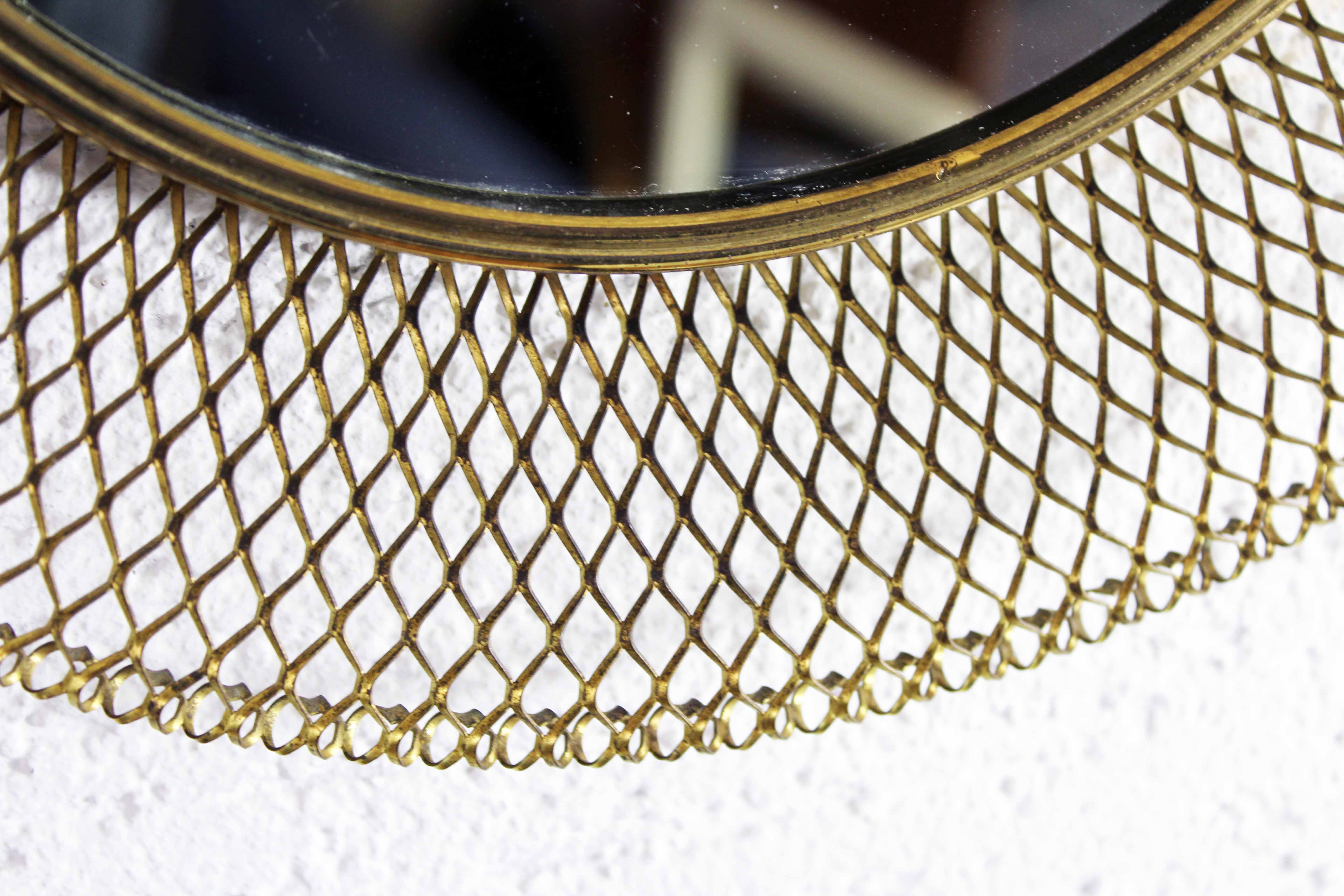 Vintage round mirror in gilded metal