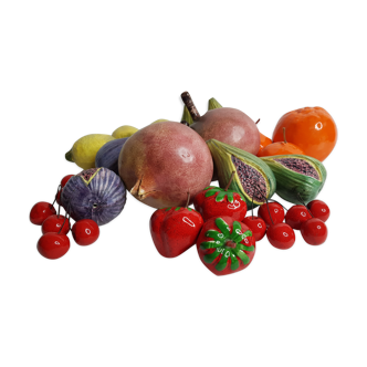 Ensemble de fruits en céramique très réalistes