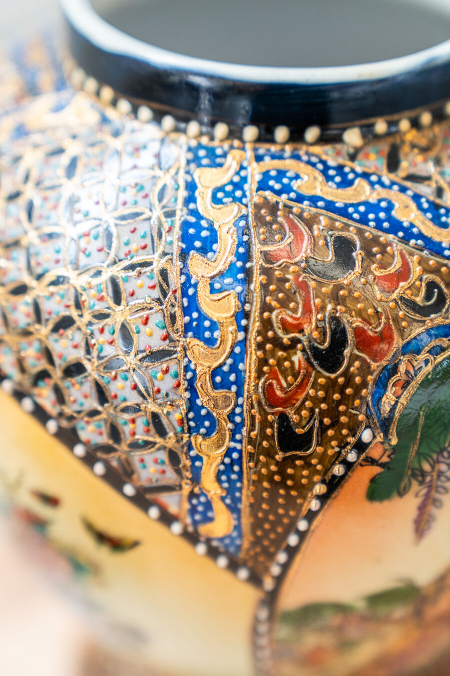 Vase en céramique chinoise peint à la main des années 1960