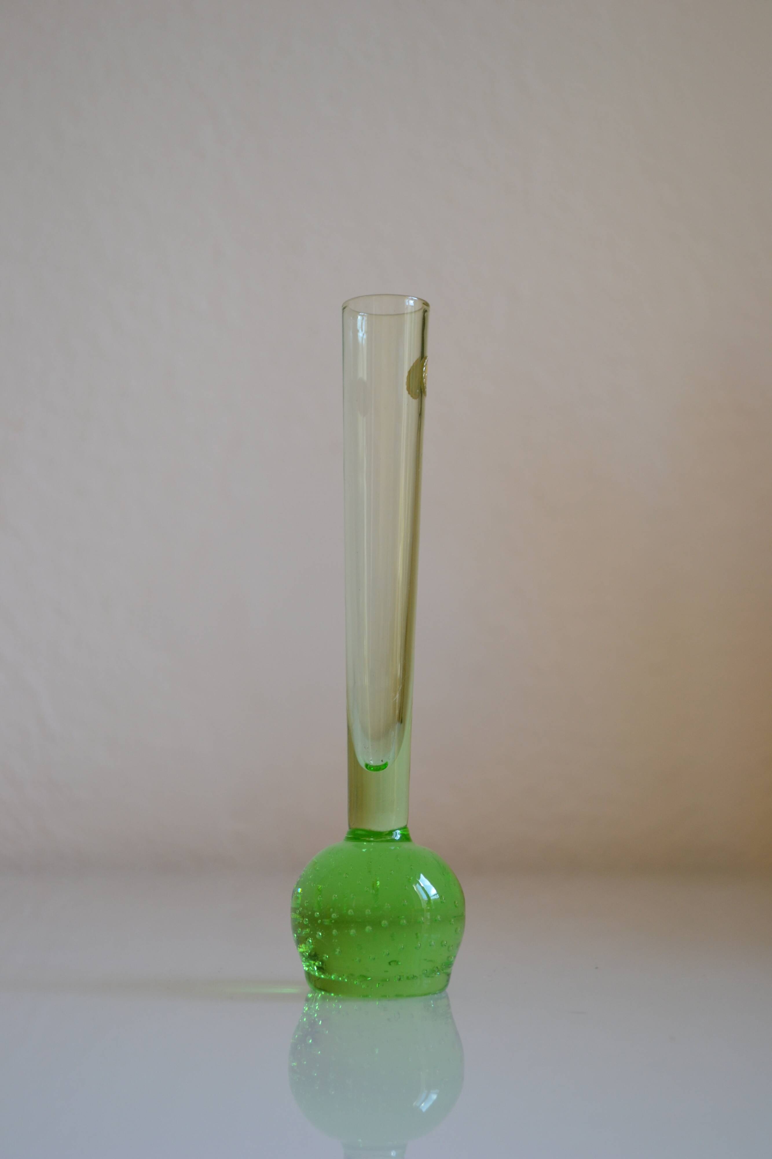 Sweden Sweden 1960 60's small soliflore vase green glass bullicante