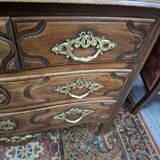 18th century chest of drawers in walnut flag