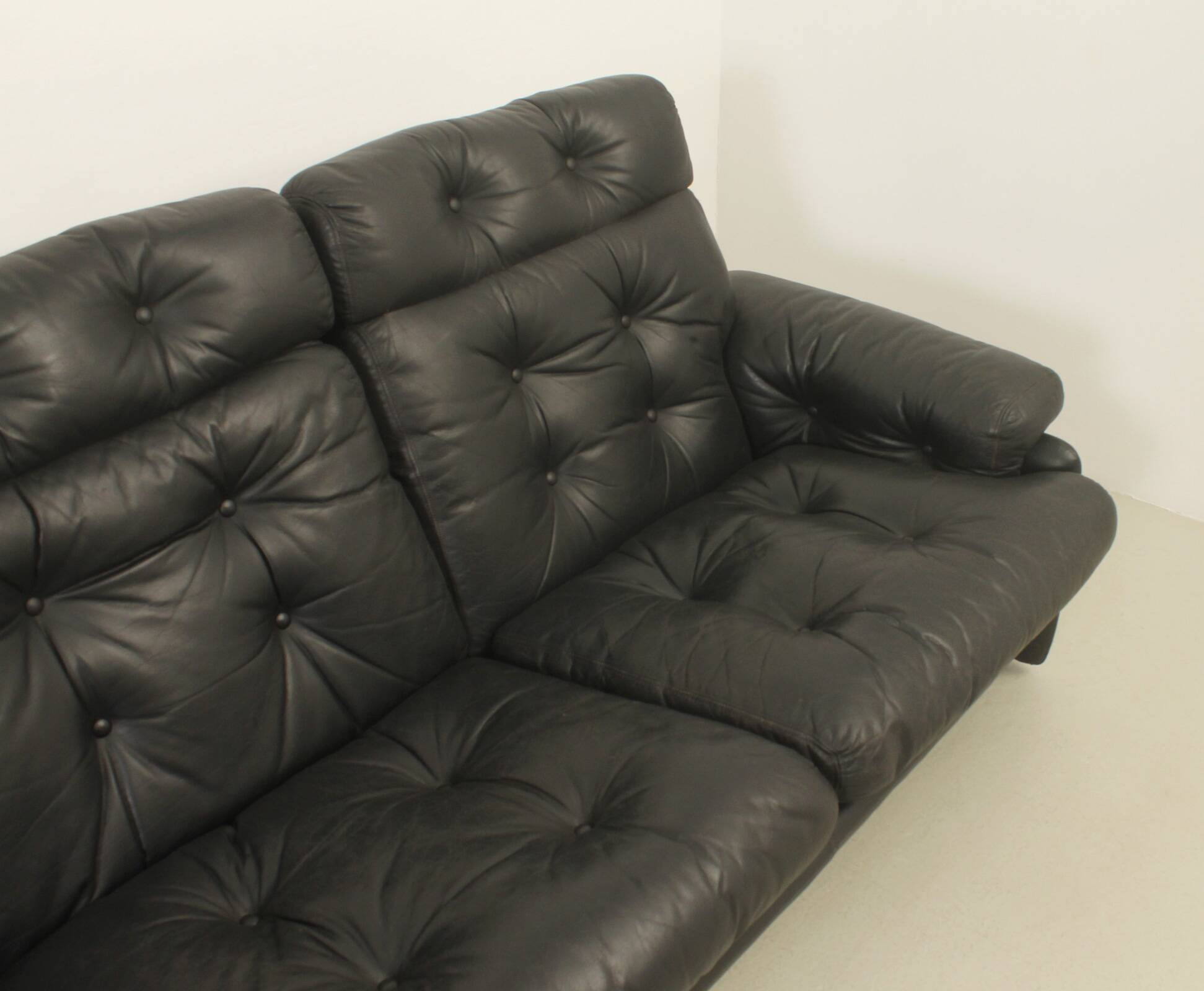 Three-seater Coronado sofa by Tobia Scarpa for B&B, Italy, 1966.