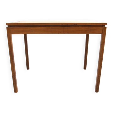 Scandinavian side table in walnut, String Seffle, Sweden, 1960