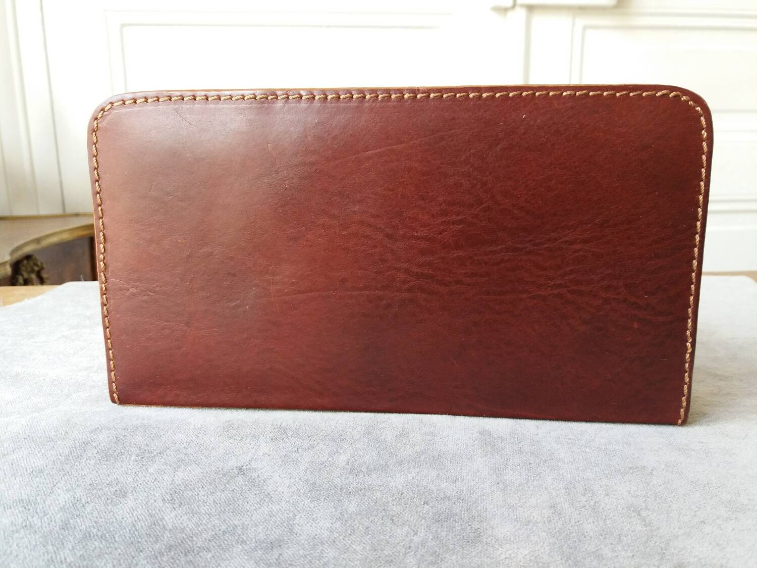 Letter holder covered in leather and golden metal by roche design