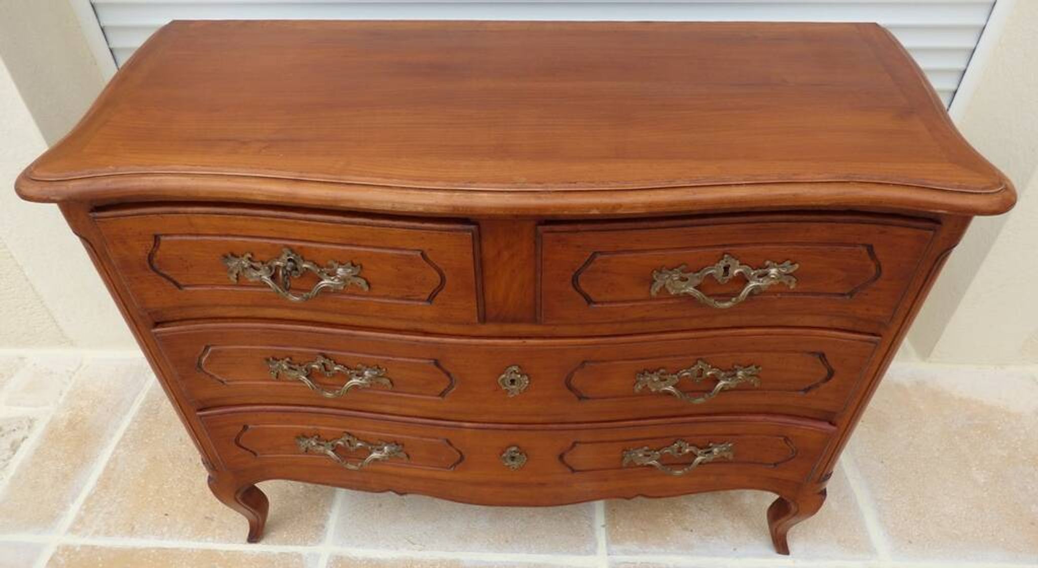 Antique style chest of drawers in stained and molded beech with 4 drawers - Very good condition