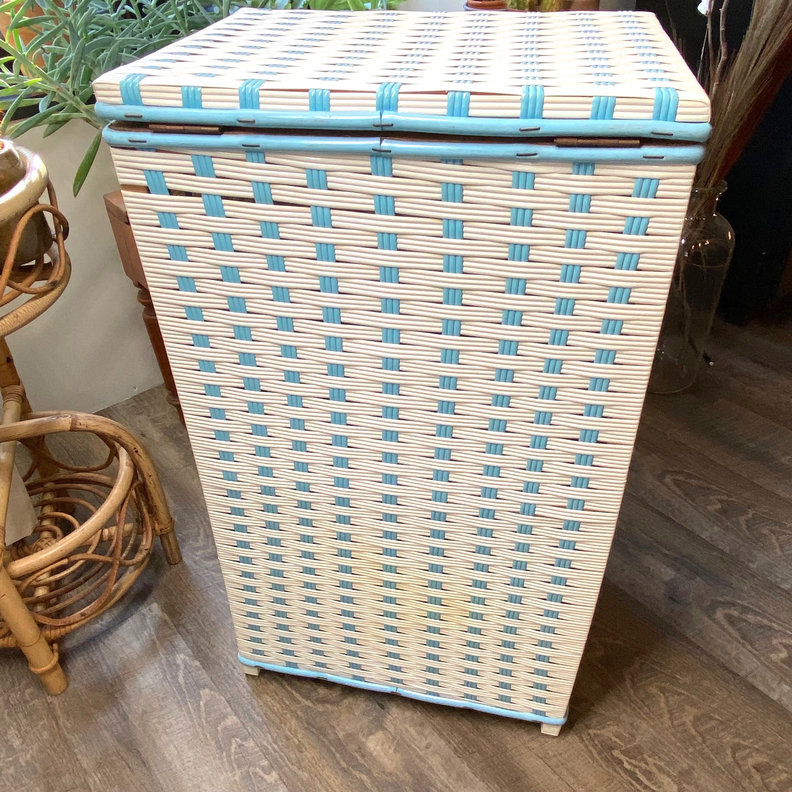 Laundry chest in scoubidou 60s