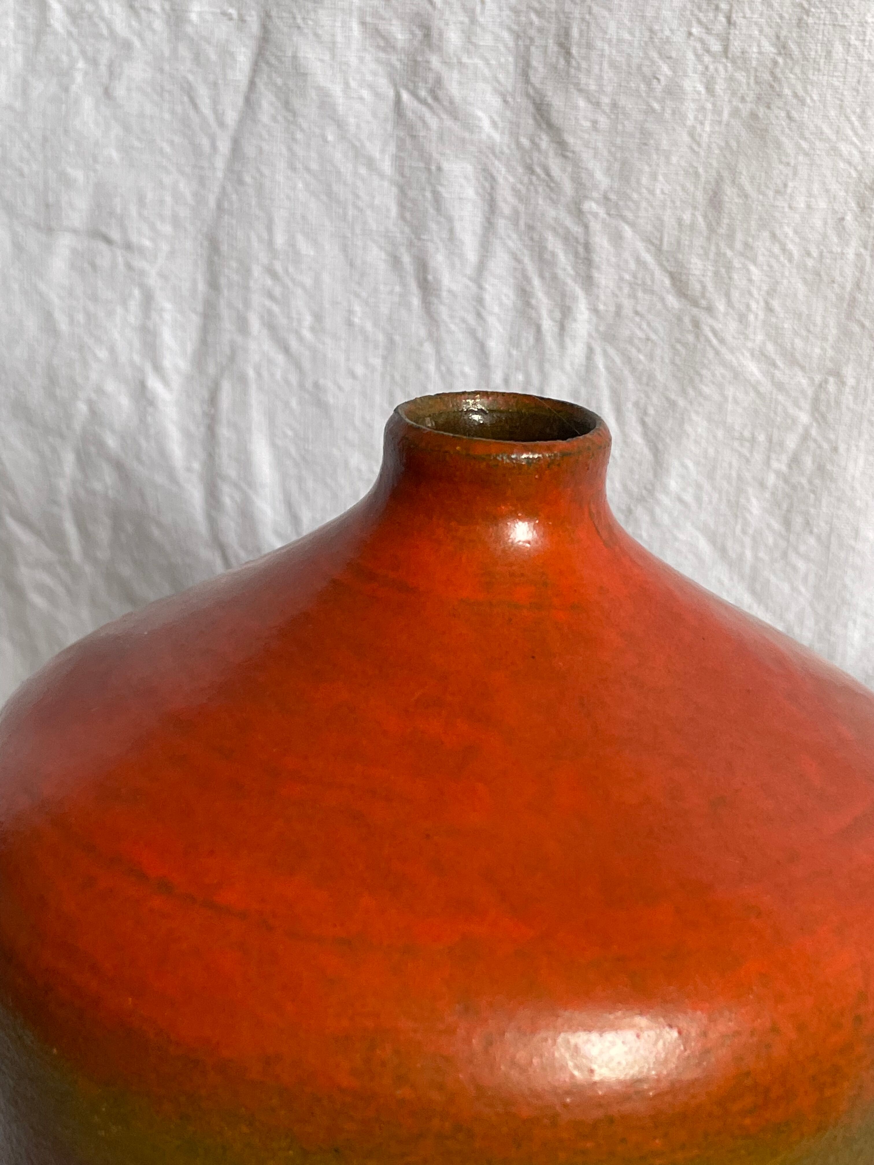 Vase boule terre cuite émaillé dégradé signé SS