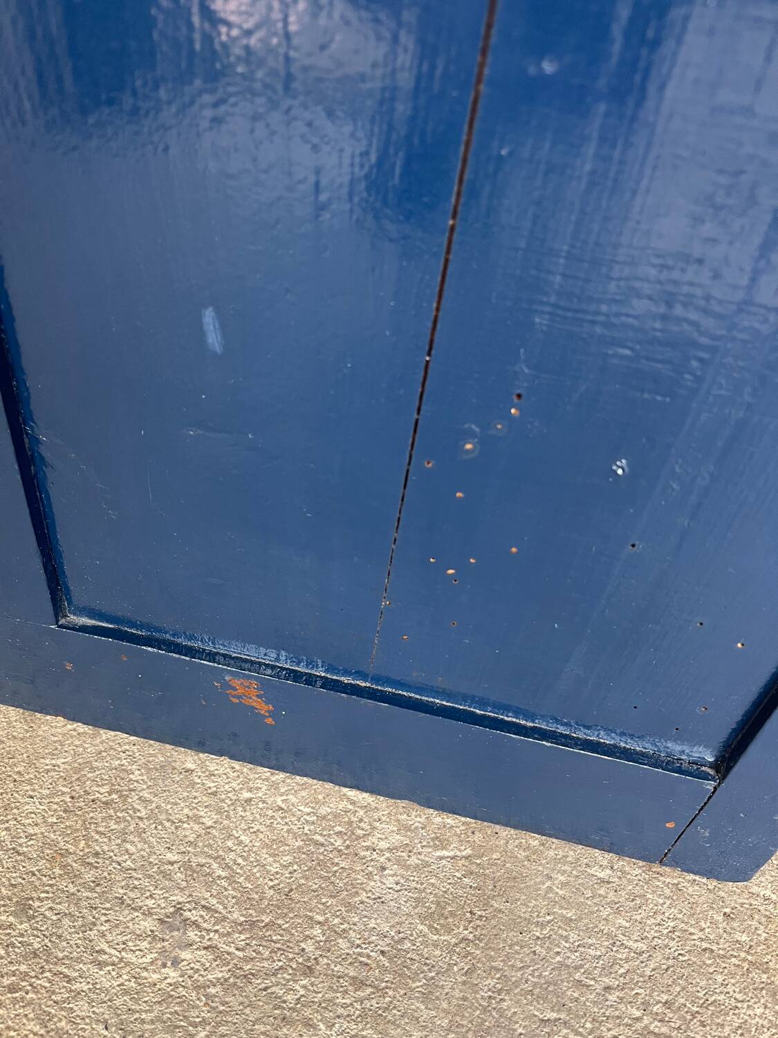 Old office from the 80s repainted in blue