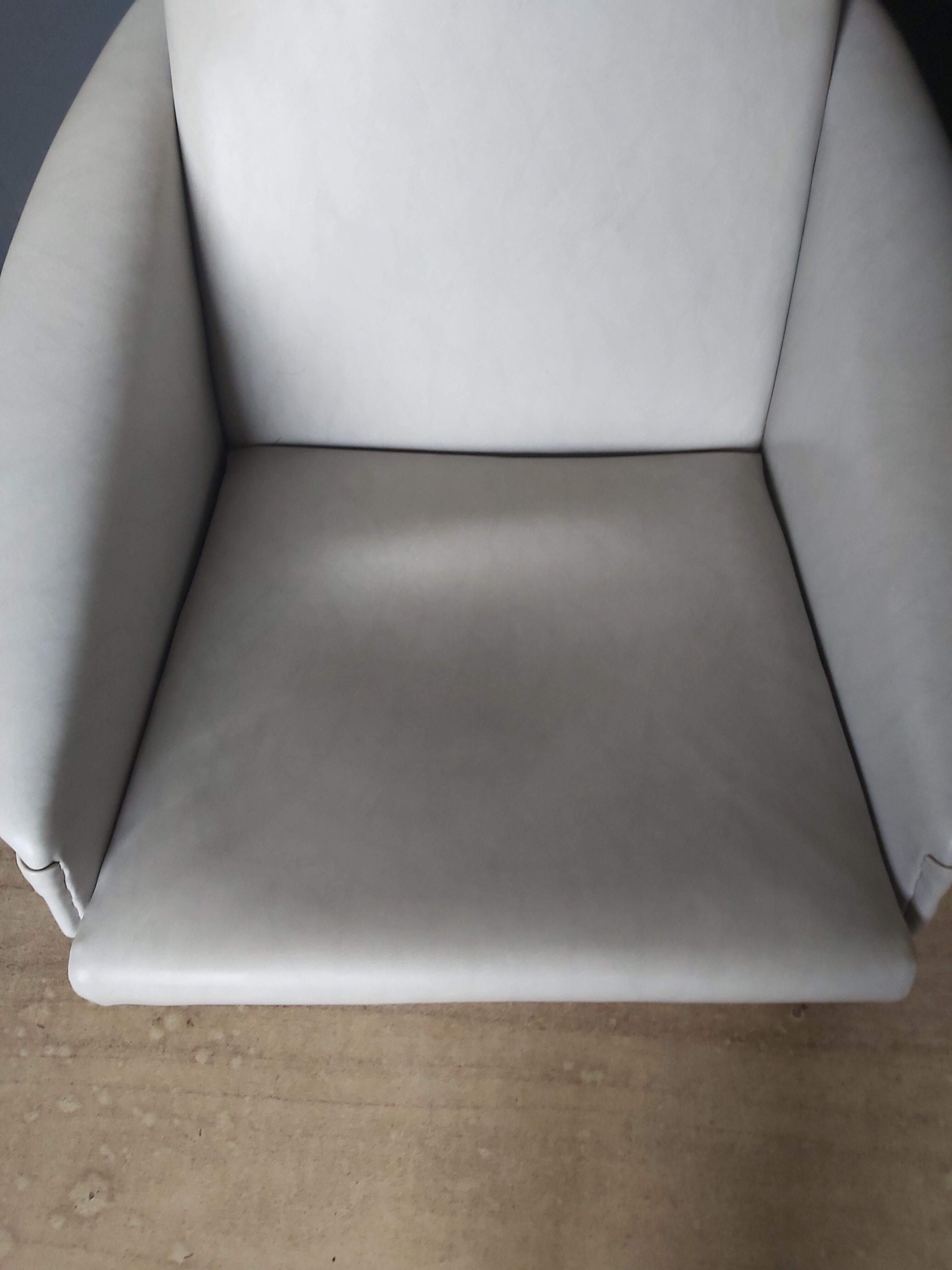 Fauteuil skaï années 50