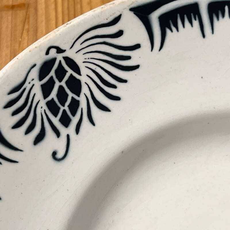 Oval dish pine cones Badonviller