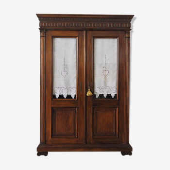 Armoire en noyer avec vitrine années 1920