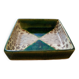 plat carré en céramique japonaise artisanale.