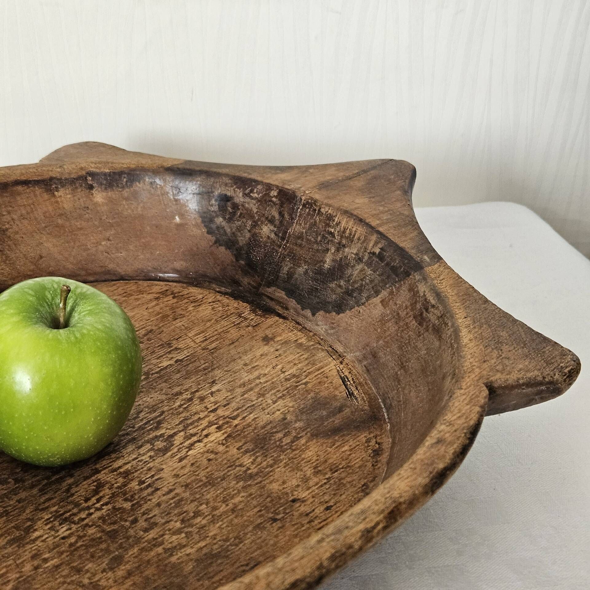 Antique wooden dish "Parat" India early 20th century