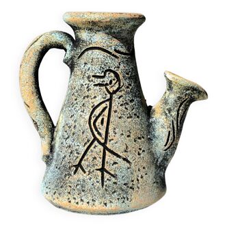 Pitcher with handle