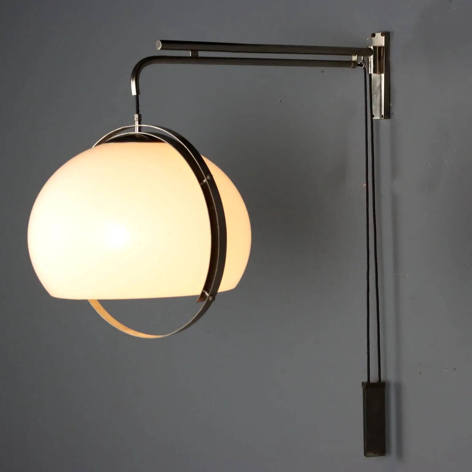 Vintage Space Age wall lamp in methacrylate and metal, 1970s design.