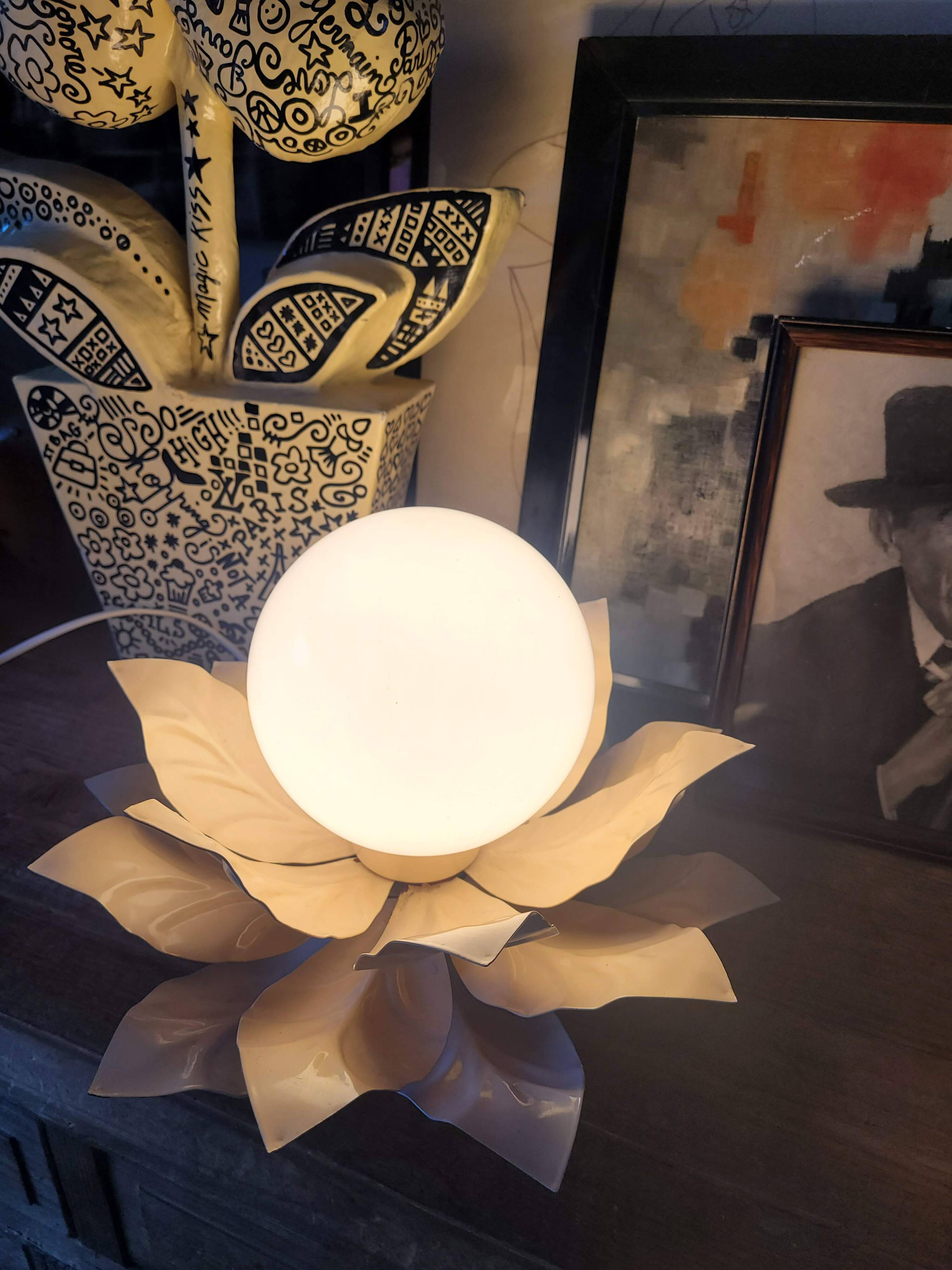 Flower table lamp - Opaline globe