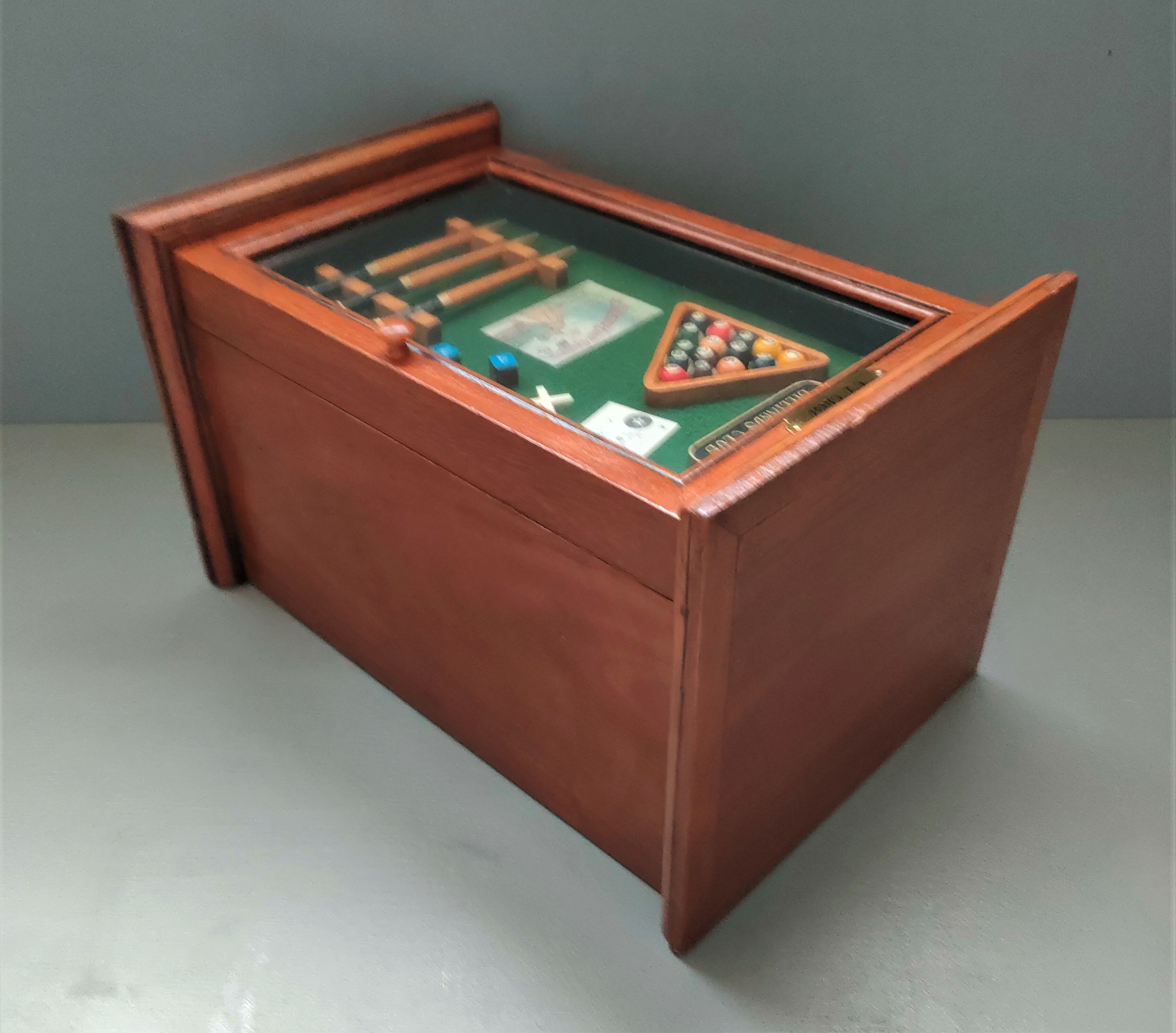 Display chest diorama for cd - billiards club - 80s - england
