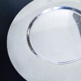 Solid tin plates (presentation) under plates