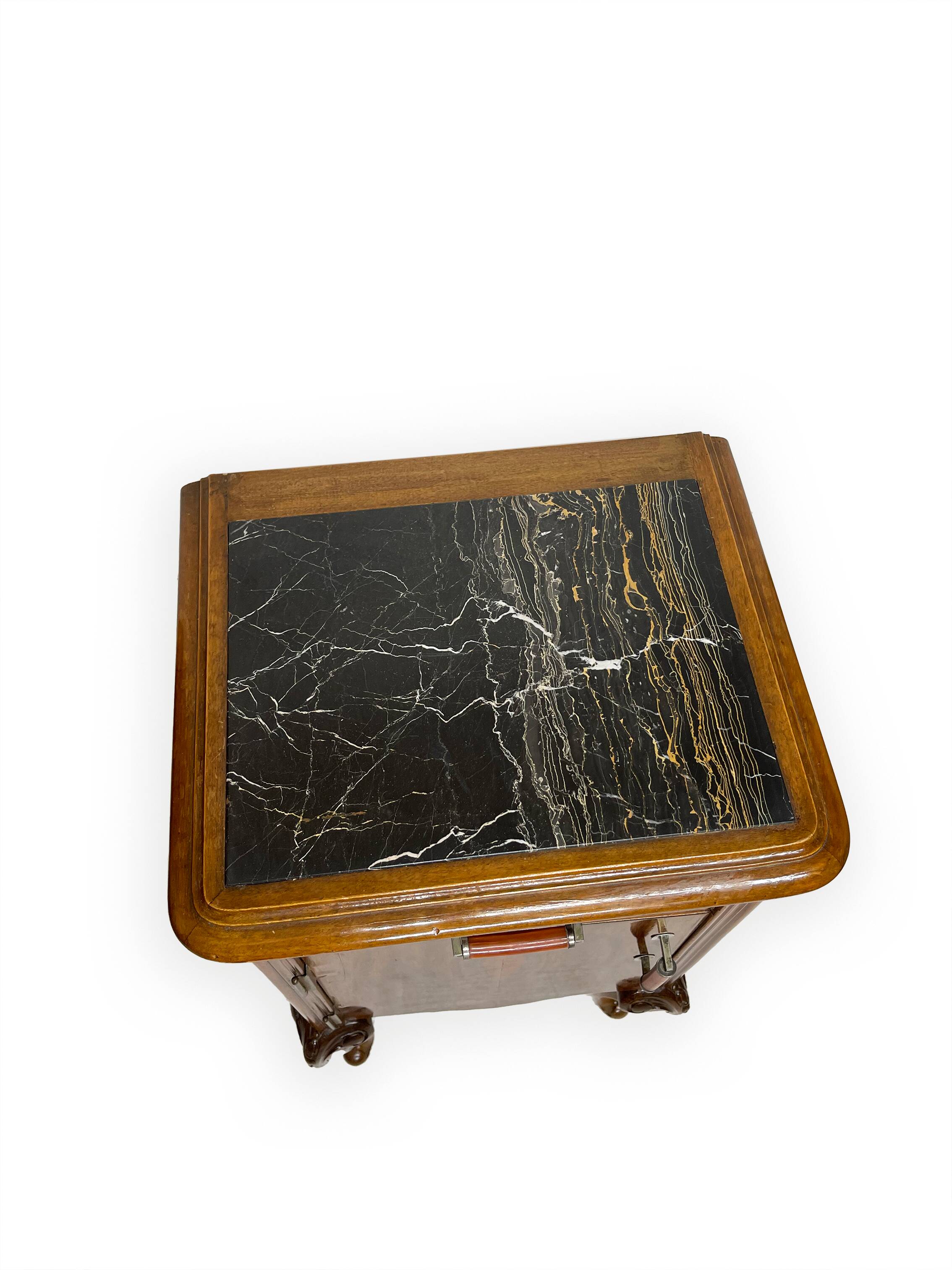 Tables de chevet italiennes en noyer, années 1930/1940