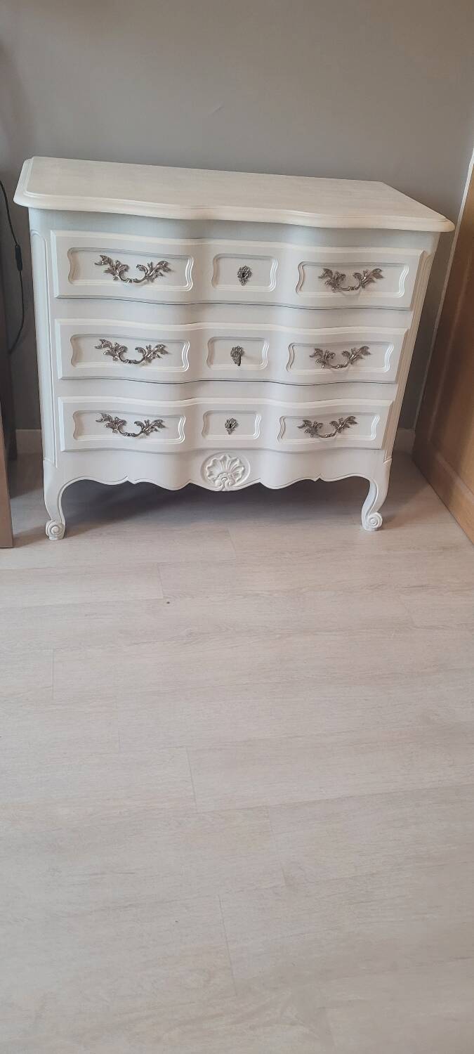 Louis XV style crossbow chest of drawers