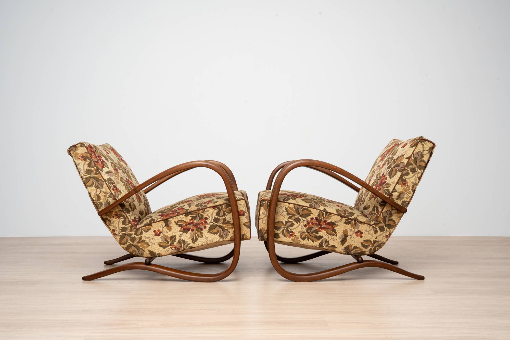 Pair of Art Deco H269 Lounge Chairs by Jindřich Halabala, Czechoslovakia