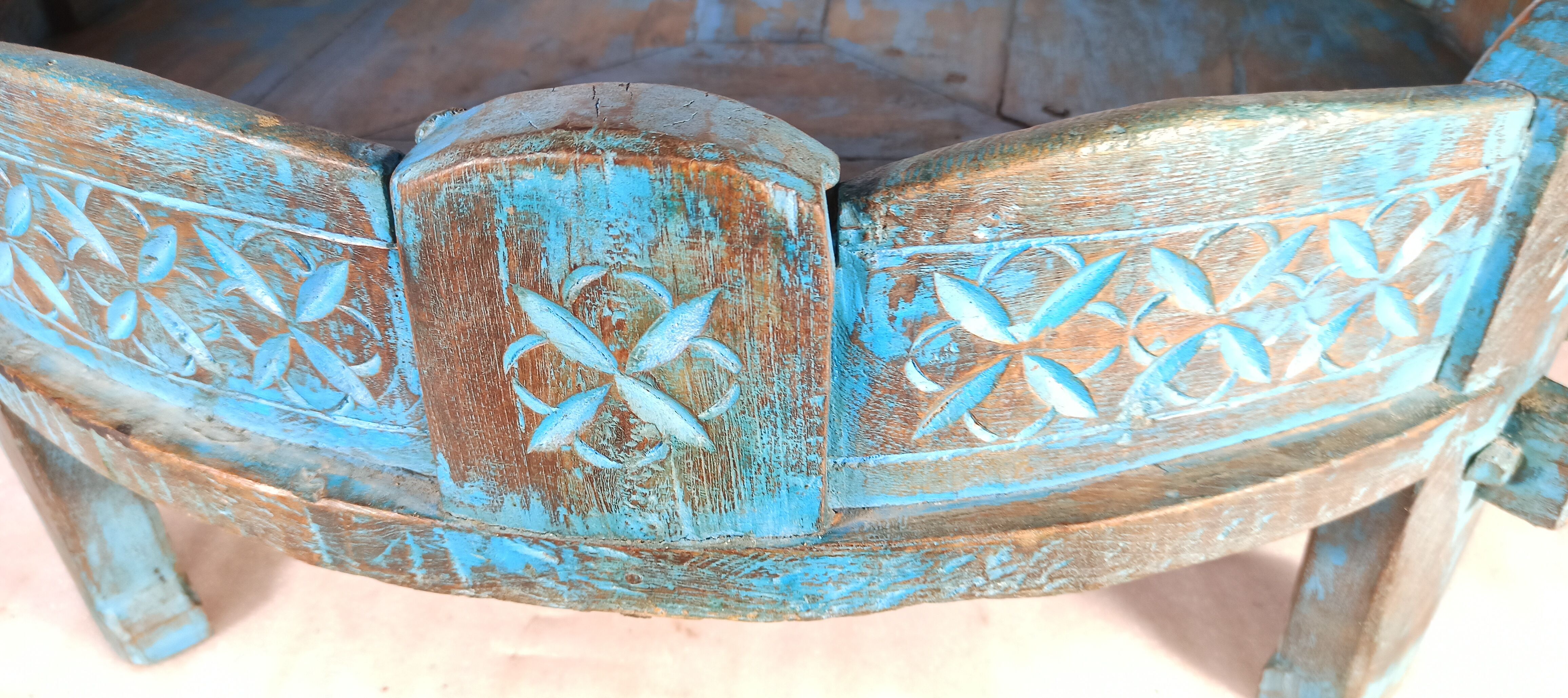 Round coffee table in old wood grinding wheel