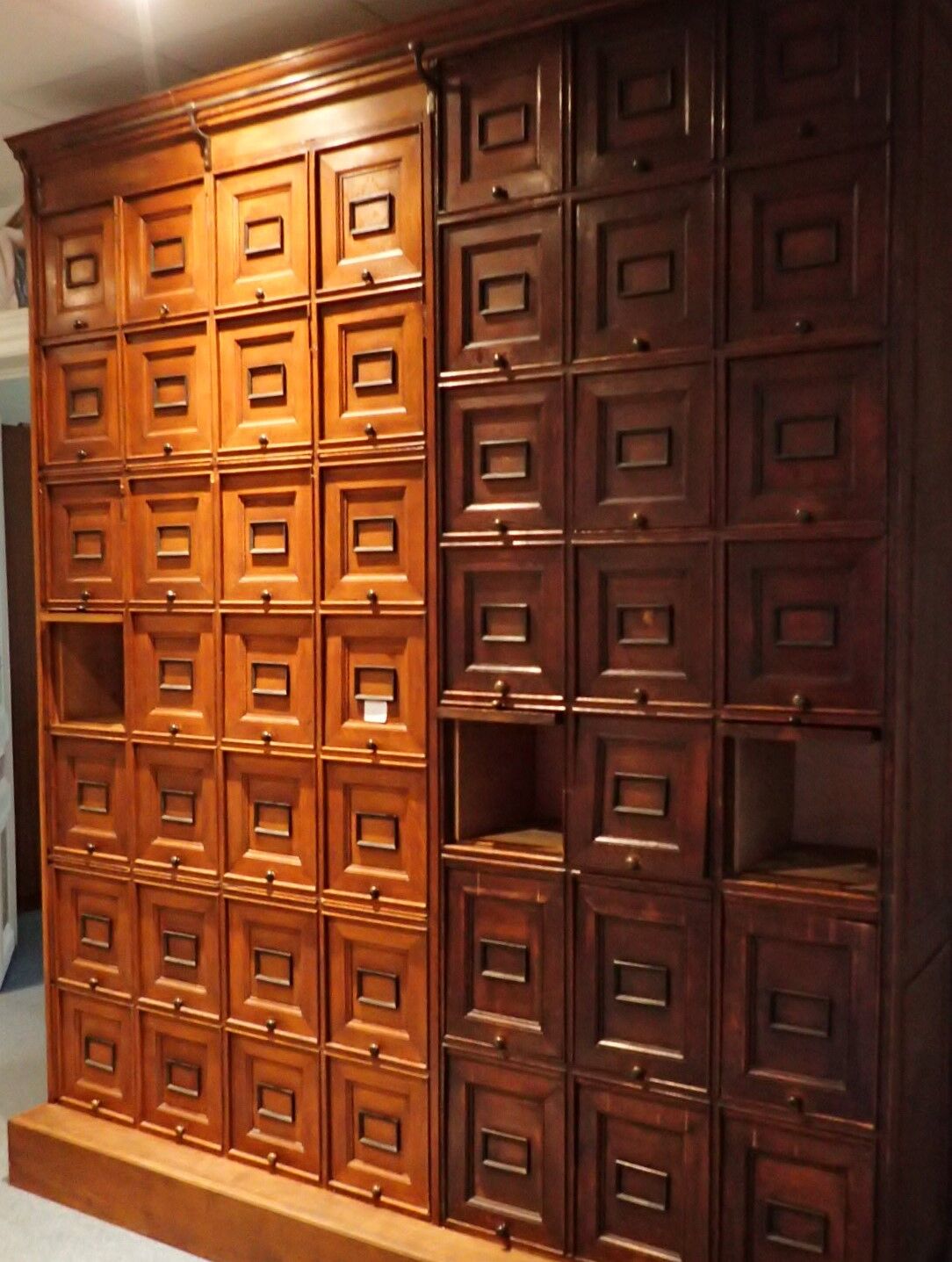 Notary cabinet
