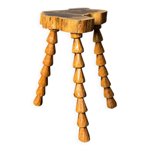 Tabouret trépied artisanal - vers milieu